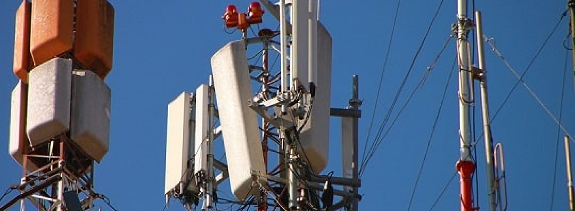 Hvilken strålingsrisiko er det fra mobiltelefoner, trådløse rutere og basestasjoner?